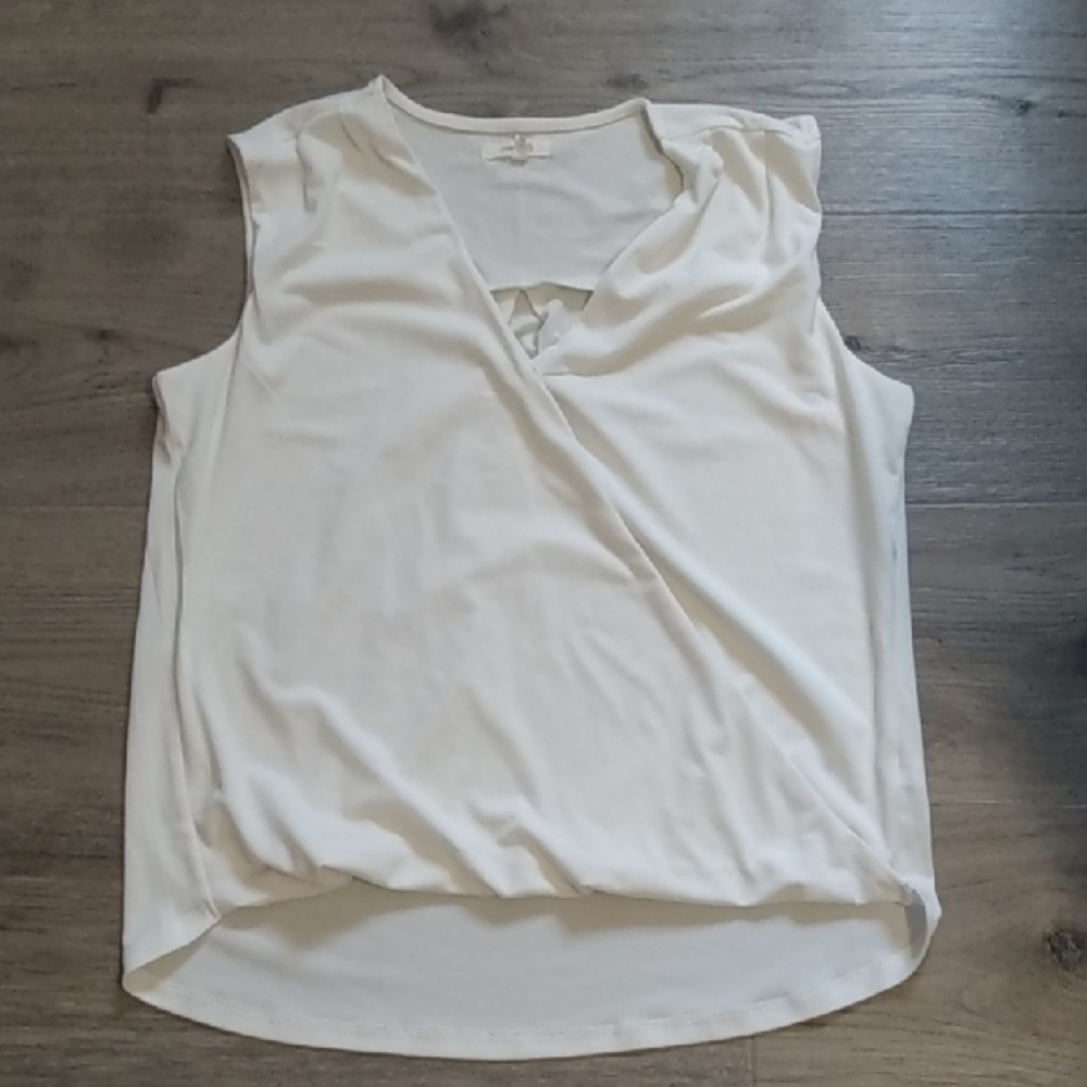 5/$20 Dressy White Sleeveless Top *flaw